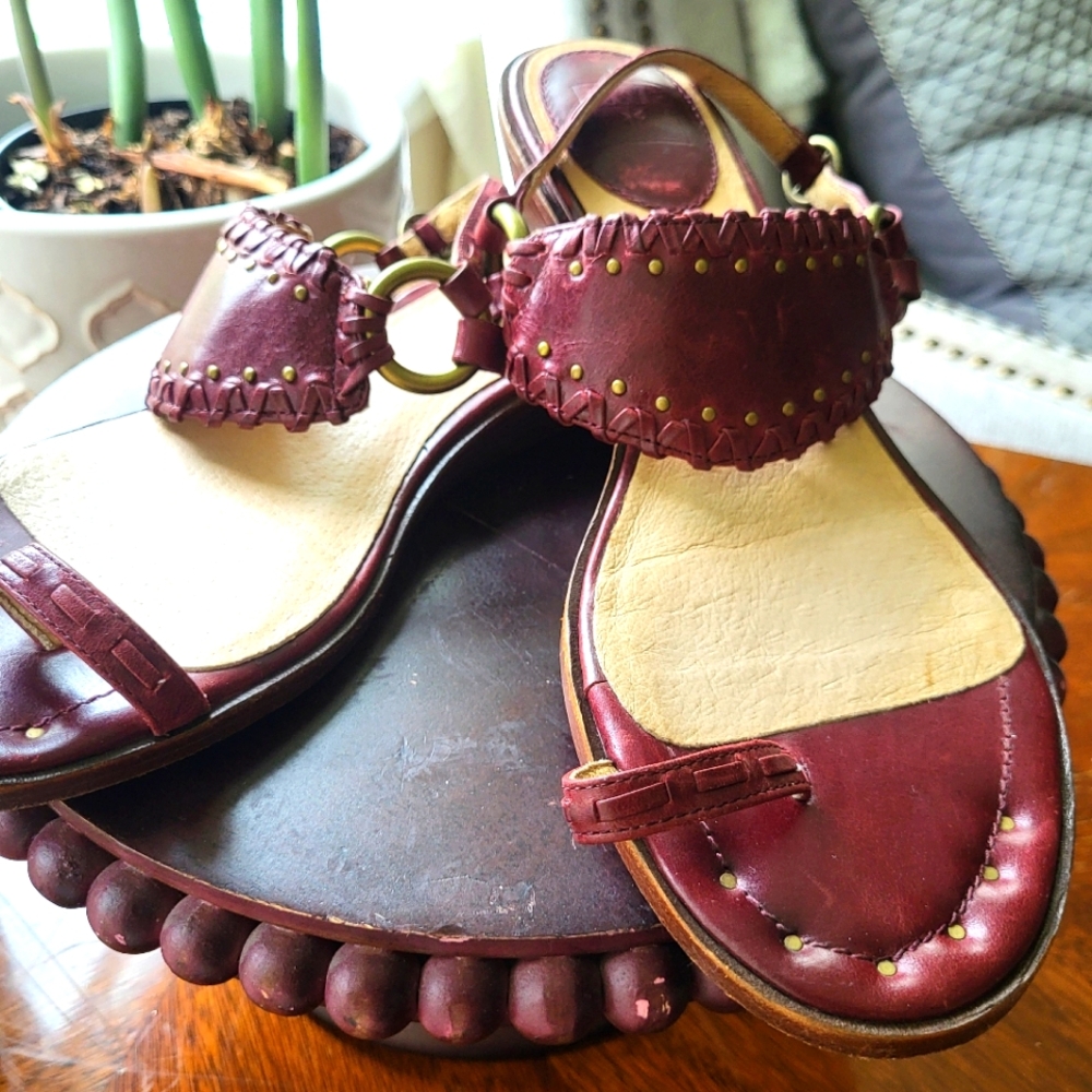 Frye Brown Sandals with Wooden Beads and Open-Toe Design
